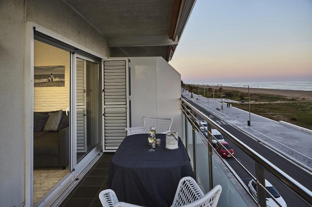 Casa Petit Bateau Be My Guest Castelldefels Apartment Ngoại thất bức ảnh